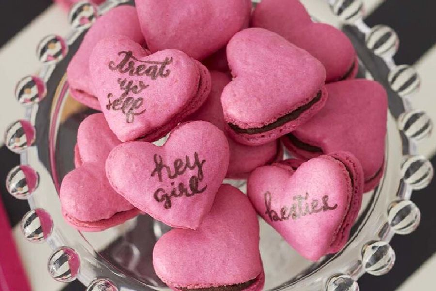 Corazones De Macarons Para San Valentín